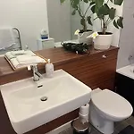 The King Size Bed And Private Bathroom Privatunterkunft *