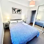 Privatunterkunft The King Size Bed And Private Bathroom *