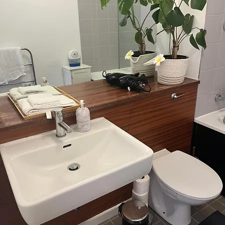 The King Size Bed And Private Bathroom Rum i privatbostad *