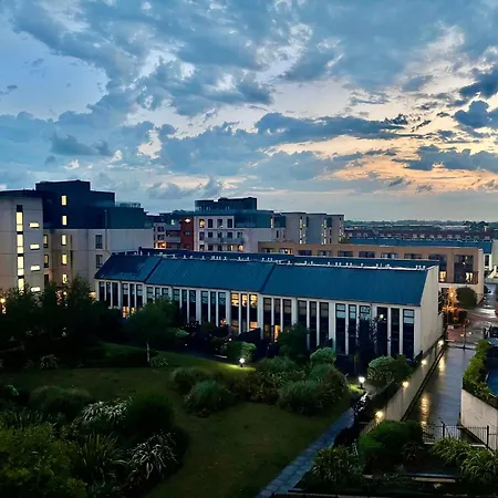 The King Size Bed And Private Bathroom * Dublin