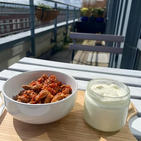 The King Size Bed And Private Bathroom Rum i privatbostad