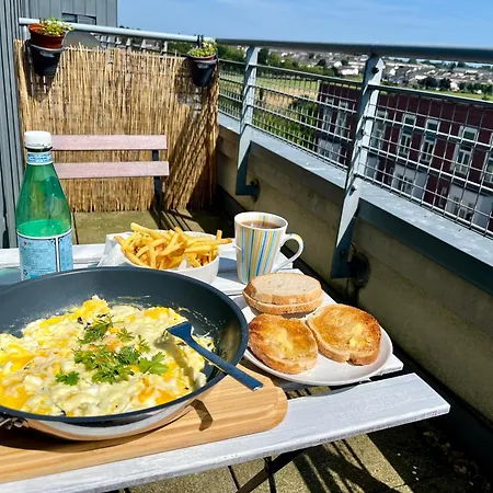 The King Size Bed And Private Bathroom Rum i privatbostad Dublin