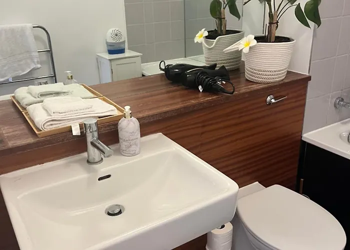 The King Size Bed And Private Bathroom 民宿 *