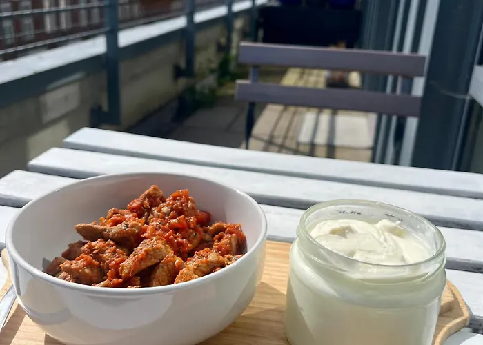 The King Size Bed And Private Bathroom בית אירוח