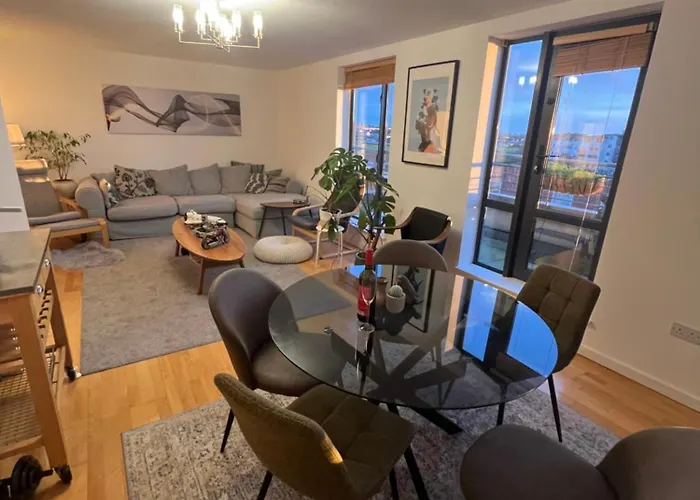 The King Size Bed And Private Bathroom 民宿