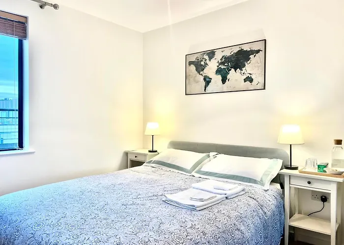 The King Size Bed And Private Bathroom * דבלין